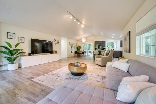 2 Mi to Lake Sammamish State Park! Modern Duplex
