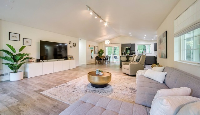 2 Mi to Lake Sammamish State Park! Modern Duplex