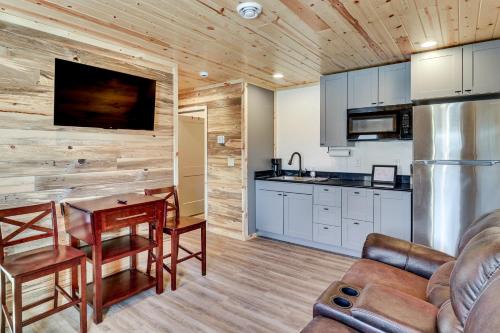 2 Mi to Lake Traverse Dog-Friendly Getaway
