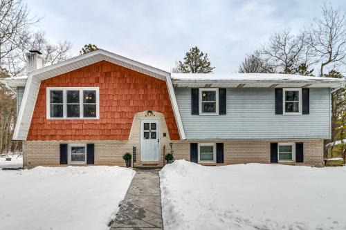 2 Mi to Lakes! Family Albrightsville Home with Yard