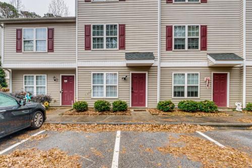 2 Mi to Lenovo Center Dog-Friendly Getaway