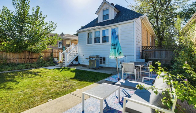 2 Mi to Logan Square: Pet-Friendly Urban Oasis!