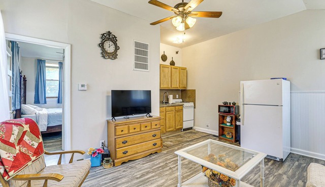 2 Mi to Main Street! Cozy Winfield Launchpad