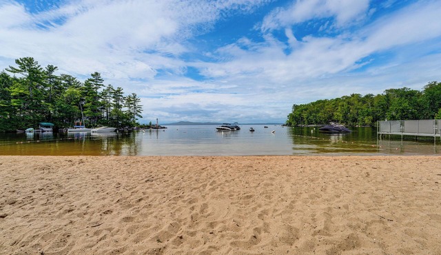 2 Mi to Marina & Beach: Frye Island Retreat!