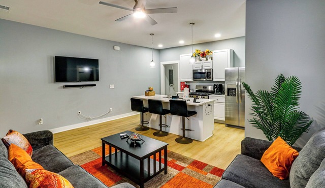 2 Mi to Mercedes-Benz Stadium: Westside Townhome