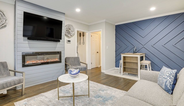 2 Mi to Midtown: Chic Apartment in Atlanta!