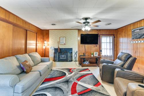 2 Mi to MSU Campus! Family Abode with Spacious Yard