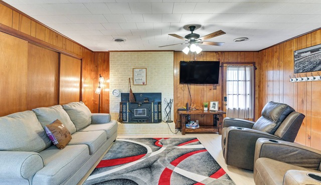 2 Mi to MSU Campus! Family Abode w/Spacious Yard