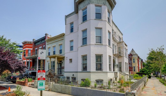 2 Mi to National Mall WFH-Friendly DC Townhome