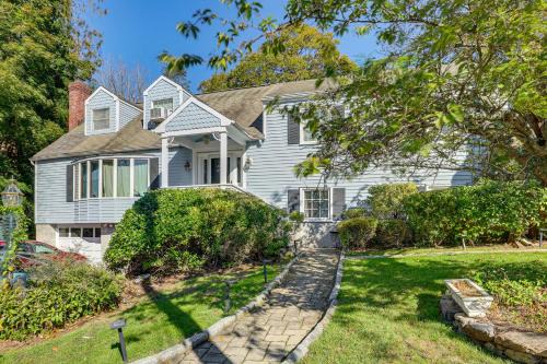 2 Mi to NYC Train WFH-Friendly Greenwich Apt!