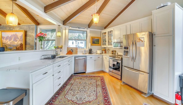 2 Mi to Ocean: Pet-friendly Abode in Aptos!