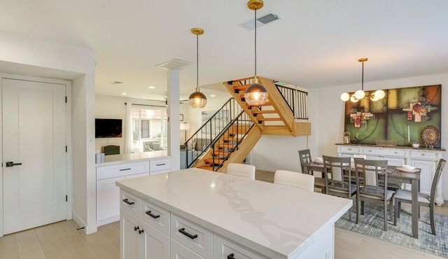 2 Mi to Old Town! Dog-friendly Condo w/Pool
