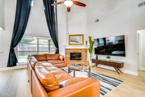 2 Mi to Old Town Spacious Burleson Vacation Home