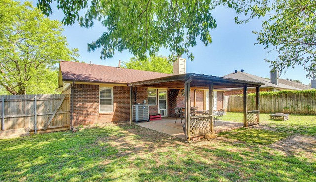 2 Mi to OU: Family-Friendly Retreat w/Patio!