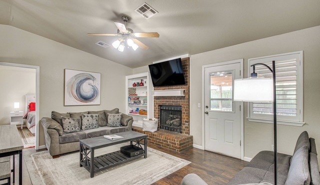 2 Mi to OU: Family-friendly Retreat w/Patio!