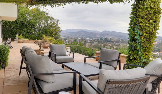 2 Mi to Promenade at Westlake: Mtn-View Haven!