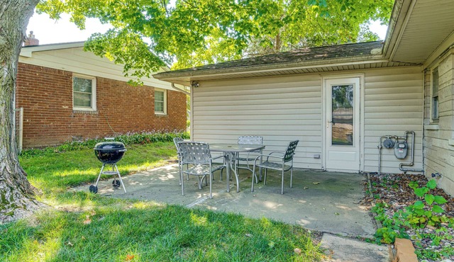 2 Mi to Purdue: Modern Home in West Lafayette