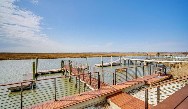 2 Mi to Stone Harbor Beach: Lovely Bayfront Home