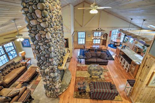 2 Mi to Schuss Mtn! Northern Retreat with Game Room