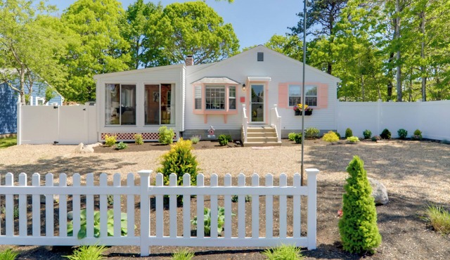 2 Mi to Seagull Beach: Charming Family Home