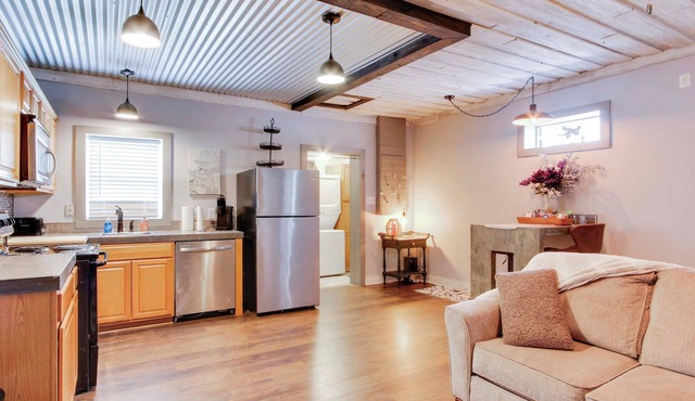 2 Mi to Self Regional MC: Updated Apartment