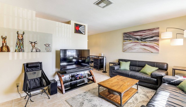 2 Mi to Shore: Riviera Beach Retreat w/Yard