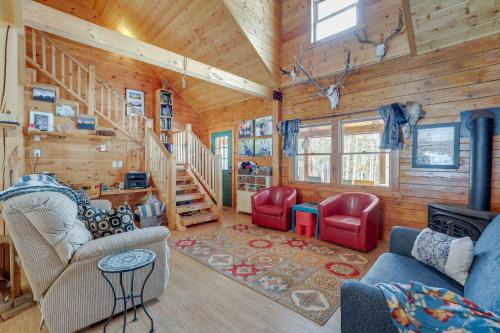 2 Mi to Skiing: Casper Cabin w/Mtn Views!