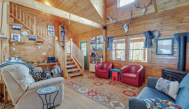 2 Mi to Skiing: Casper Cabin w/Mtn Views!