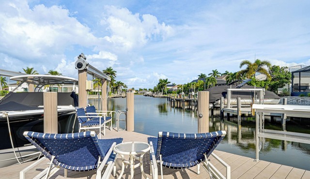 2 Mi to South Beach: Waterfront Home w/Lanai!
