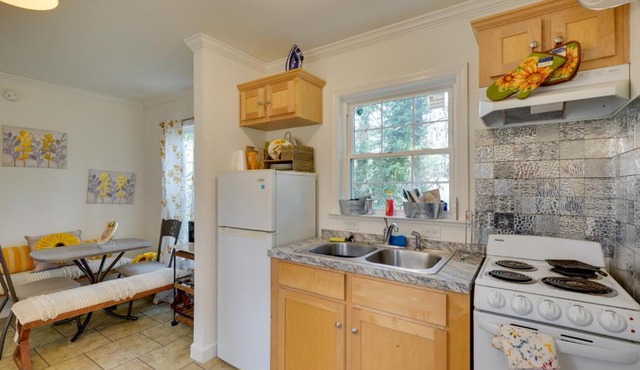 2 Mi to South Boston Speedway Cozy Tiny Home!