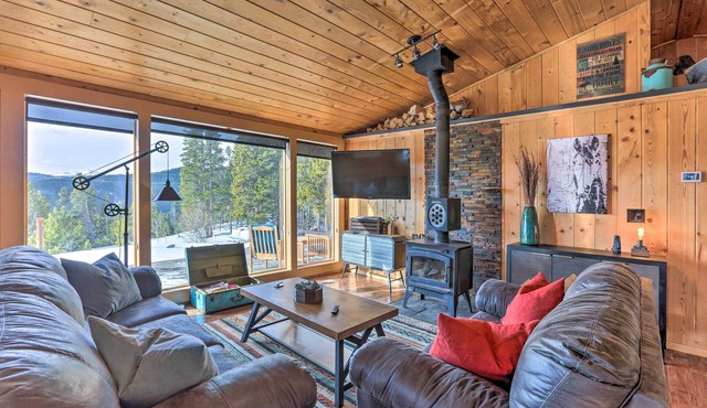 2 Mi to St Mary’s Glacier: Modern Cabin w/Hot Tub