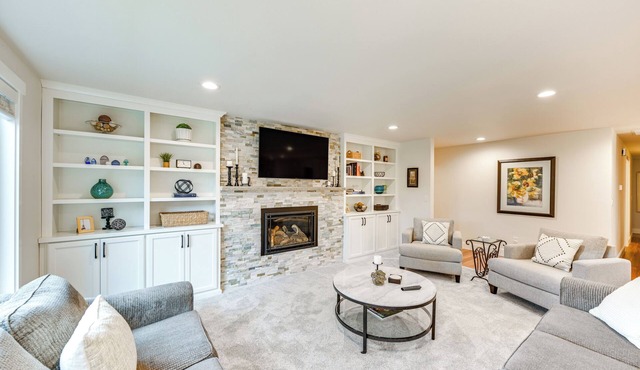 2 Mi to State Fair: Puyallup Home w/Private Yard!