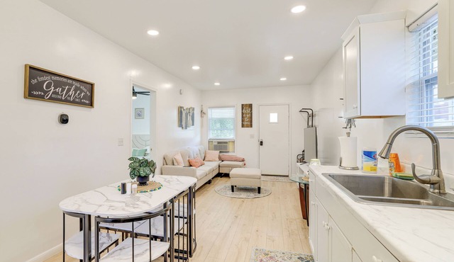 2 Mi to State Park: Updated Niagara Falls Home