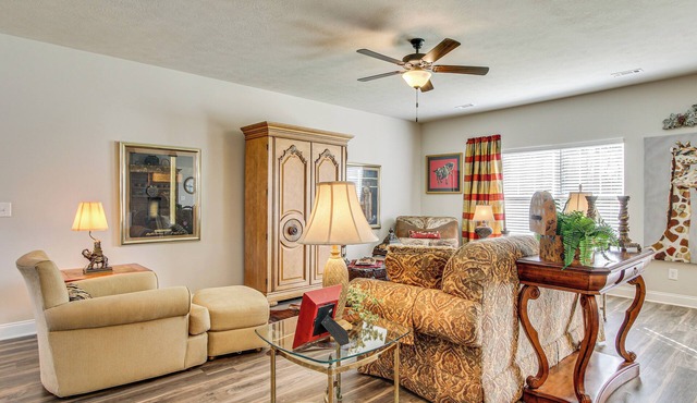 2 Mi to Steeplechase Racecourse: Stylish Aiken Gem