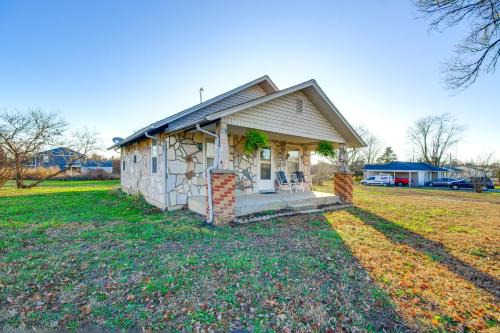 2 Mi to Stockton Lake Family Home with Grill