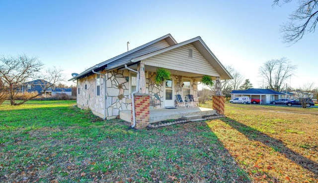 2 Mi to Stockton Lake: Family Home w/Grill