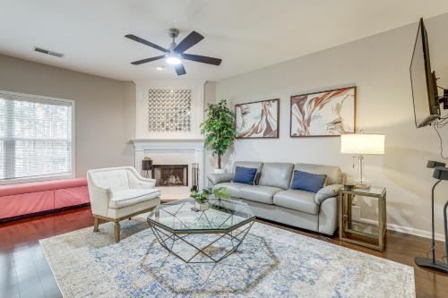 2 Mi to Suwanee Town Center Spacious Townhome