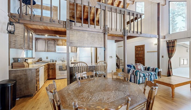 < 2 Mi to Tahoe Donner Ski Resort: Serene Retreat