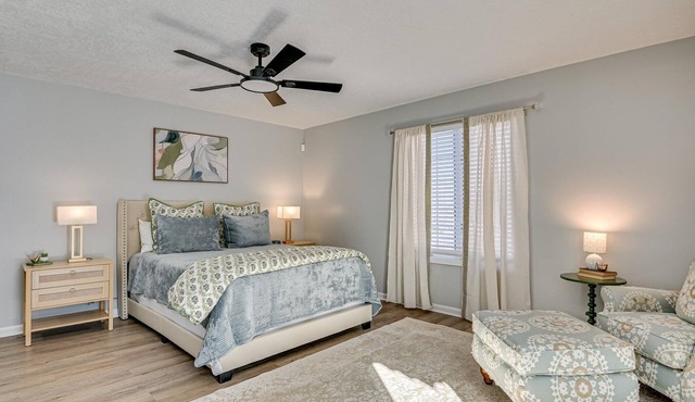 2 mi. to the MASTERS. Remodeled 3br,2ba 1,900 sq. st. condo. Great Location!