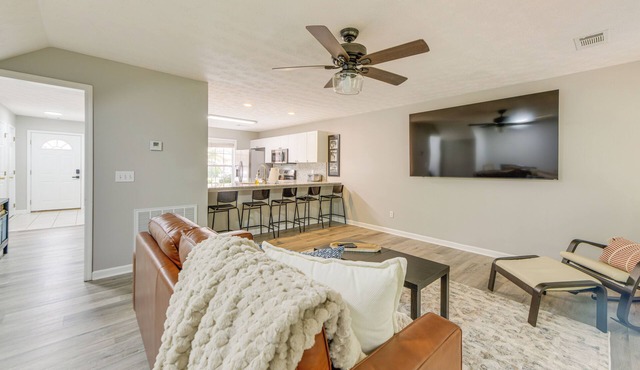 2 Mi to Tiger Territory! Condo w/Community Pool