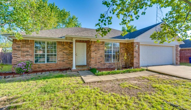 2 Mi to UCA Group Getaway with Private Yard!