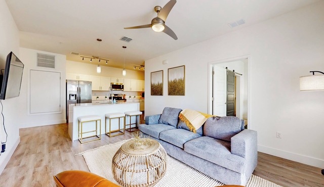 2 Mi to UF Campus! Dog-Friendly Condo w/Pool