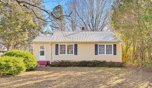 2 Mi to Uptown Lexington: Pet-Friendly Getaway!