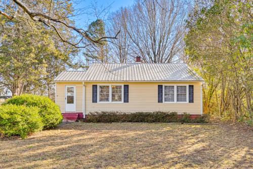 2 Mi to Uptown Lexington Pet-Friendly Getaway!