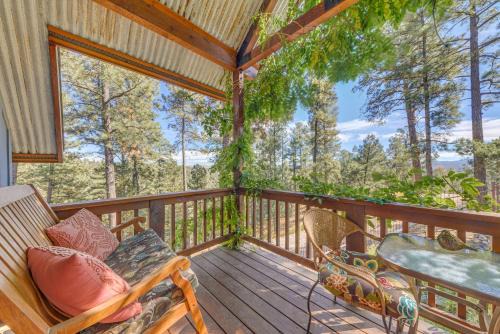 2 Mi to Village of Ruidoso! 'Little Pine Cottage'