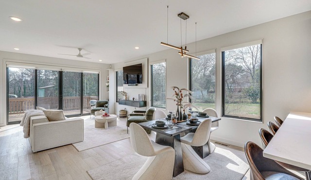 2 Mi to WakeMed: Modern Raleigh Duplex w/Yard