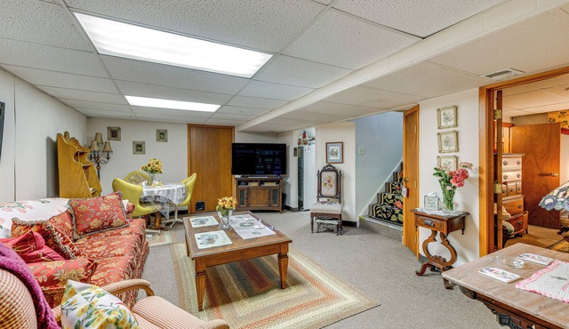 2 Mi to Walden Galleria: Apartment w/Patio