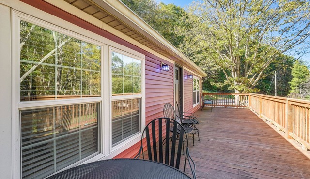 2 Mi to Warm Springs Pools: Home w/Large Yard!
