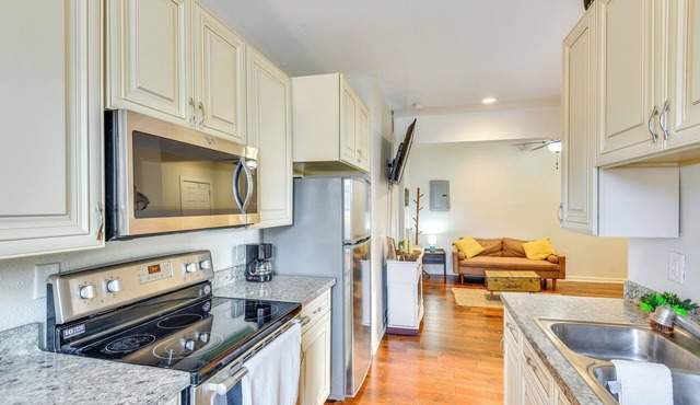 2 Mi to Warren Dunes - Bright Sawyer Apartment!