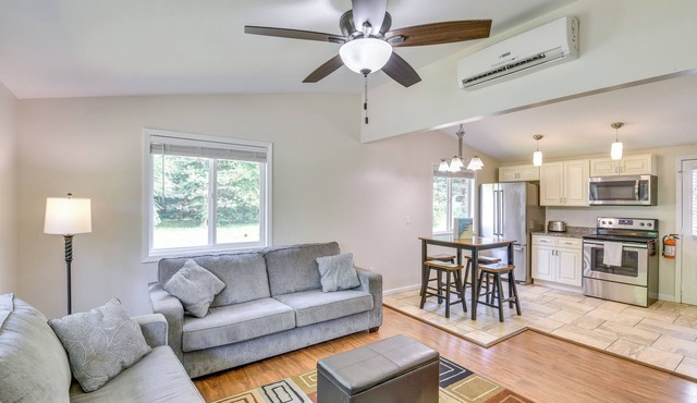 2 Mi to Warren Dunes: Sawyer Apartment w/Deck!